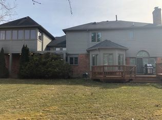 3492 Shakespeare Dr, Troy, MI