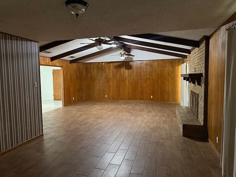 607 Estes Dr — Photo 23