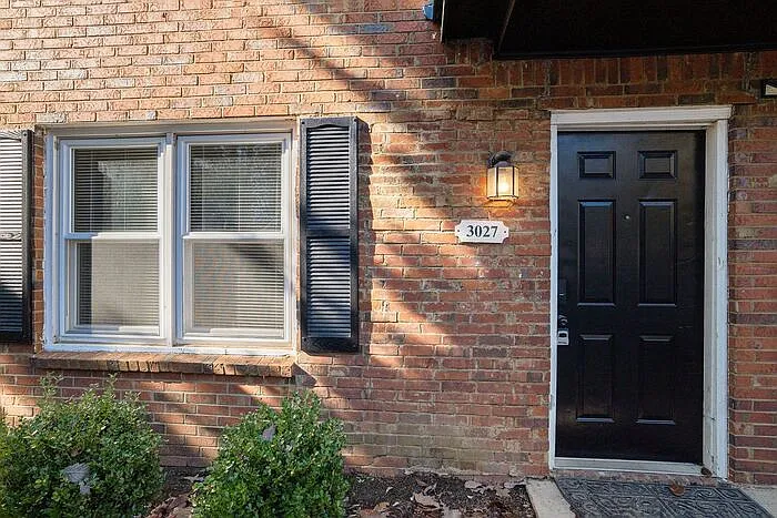 3027 Spruce Cir — Photo 2