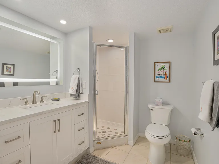 609 Shorewood Dr #203 — Photo 21