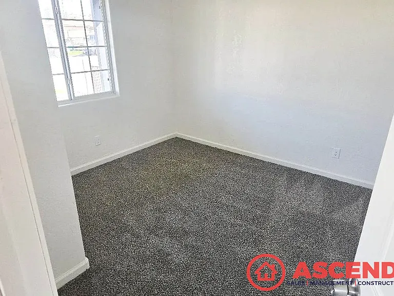529 Main St — Photo 5