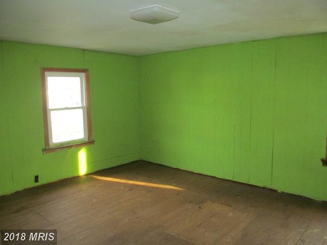 2nd image of 302 Railroad Ave