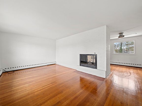 3rd image of 276 Oak St