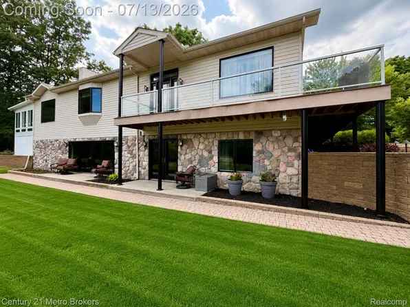 5484 Wakefield Rd, Grand Blanc, MI 48439