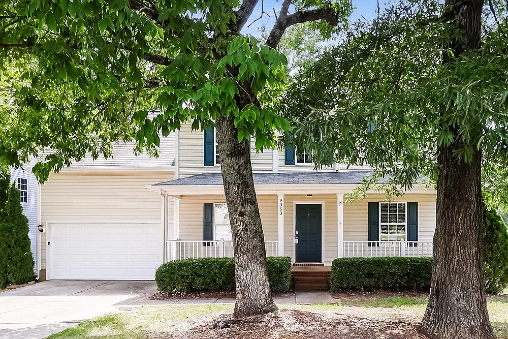 3 bed, 2.5 bath, 2231 sqft, $2,260 — Photo 1