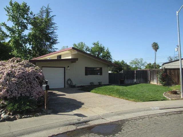 4937 Clear Cir — Photo 1