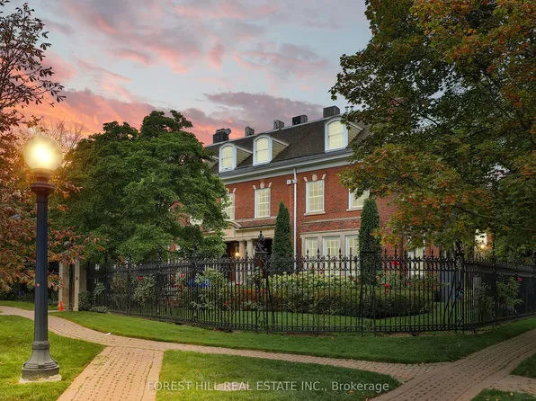 1 Chestnut Park #Penthouse, Toronto, ON M4W 1W4