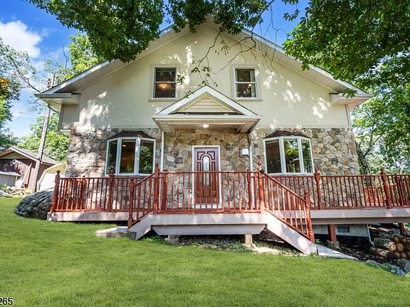 2nd image of 104 Bishops Rock Rd