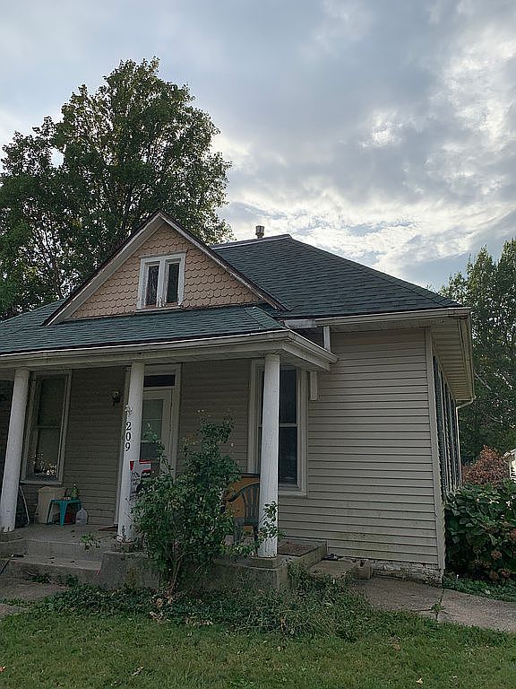 209 N Main St, Owaneco, IL 62555 Zillow