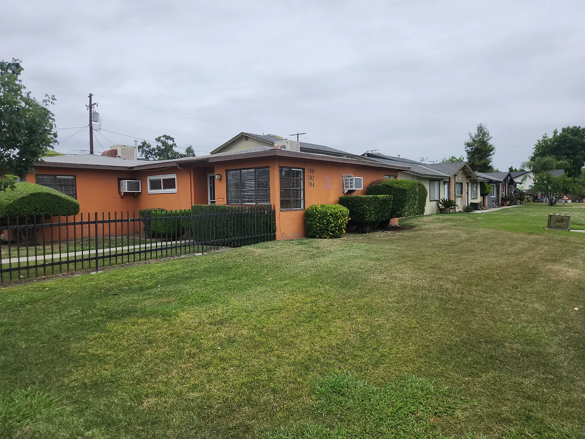 Front unit - 700 W Iris Ave #700
