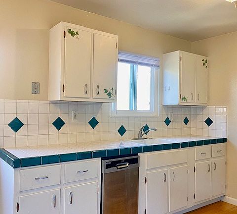 3rd image of 2416 Palmetto Ave APT 2