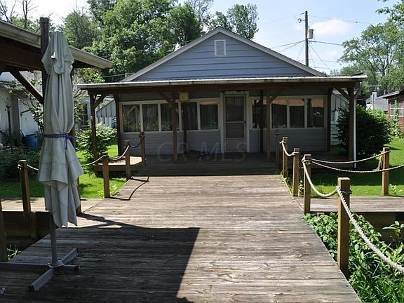 3rd image of 4940 Island Dr NE