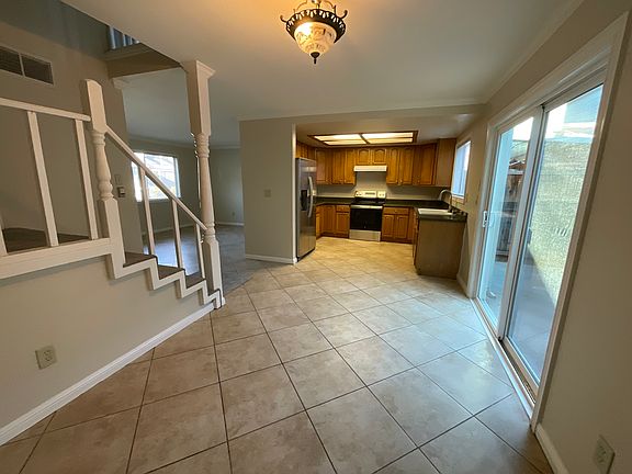 5th image of 581 Groth Dr