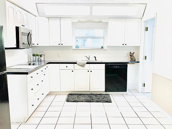 2nd image of 4530 Venetian Blvd NE #B