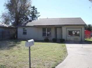 2812 NW 24th St, Lawton, OK 73505