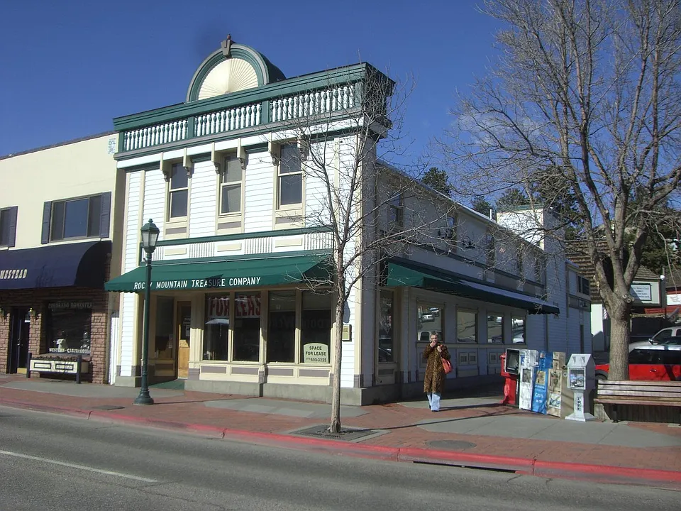 167 E Elkhorn Ave