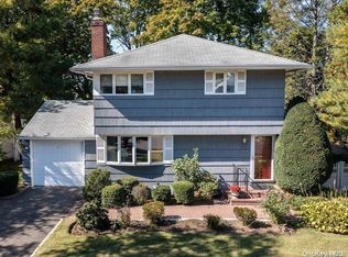 2 Orchard St, Port Washington, NY 11050