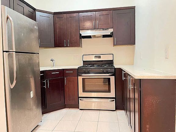 5th image of 73 Buffalo Ave #3