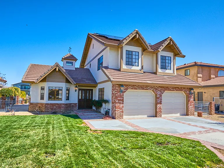 13565 Pyramid Dr — Photo 3