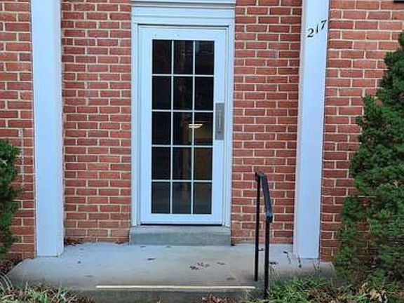 3rd image of 217 Crocker Dr
