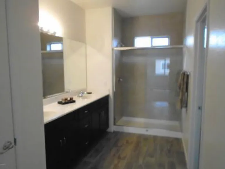 1824 W Pollack St — Photo 12
