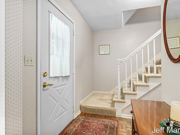 5th image of 5622 Far Hill Dr SE