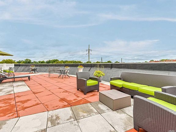 Common Terrace seating (accessible to all residents)