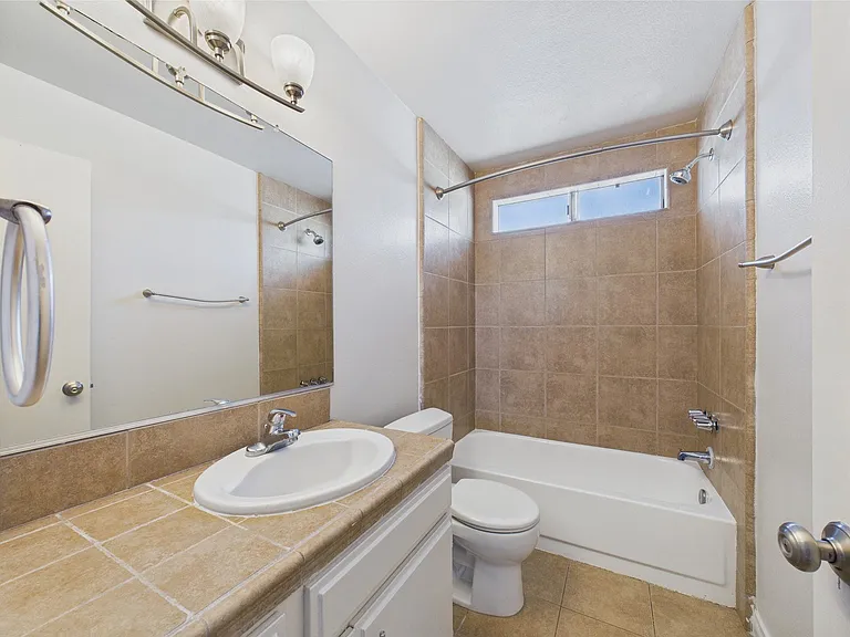 426 E Cedar Ave — Photo 16