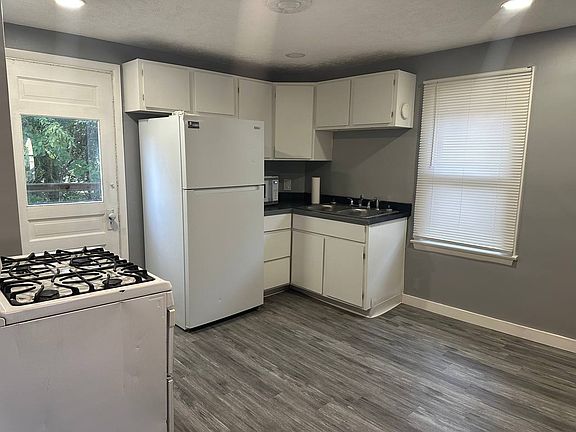 2nd image of 190 E Mapledale Ave Unit B