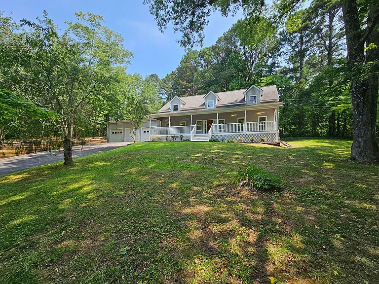 1653 Wildwood Rd NE — Photo 2