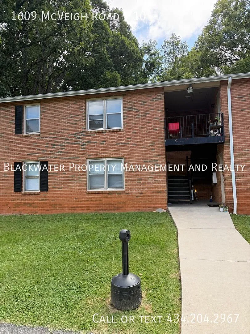 2 bed, 1.0 bath, $850 — Photo 2