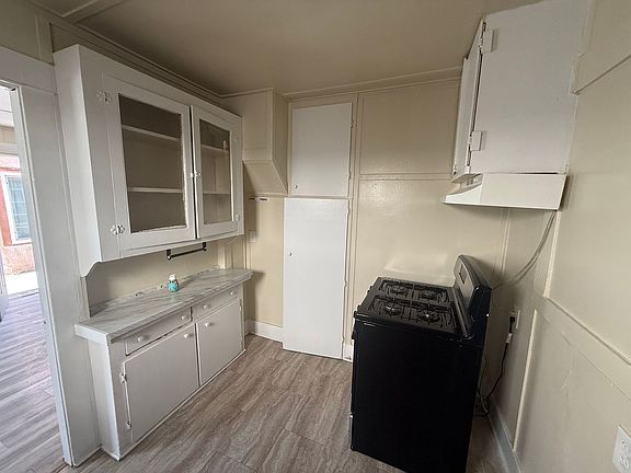 3rd image of 323 E Florida Ave APT 2