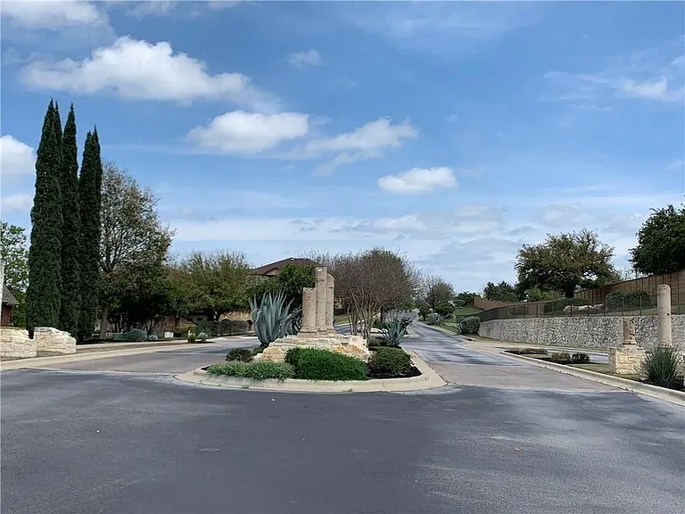 319 Lombardia Dr #21B — Photo 30