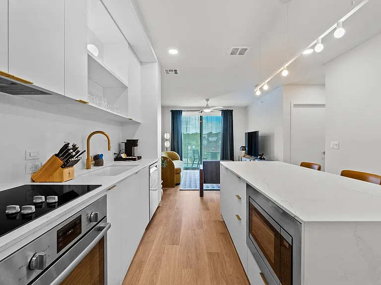2323 S Lamar Blvd #505 — Photo 7