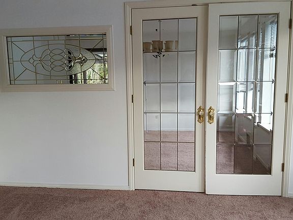 2nd image of 2525 Pine Ave
