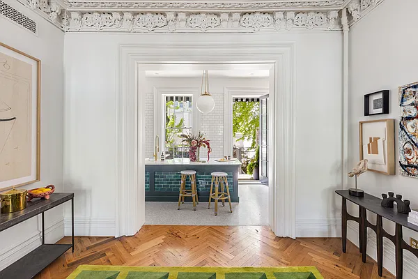 Sold by Compass | media 9