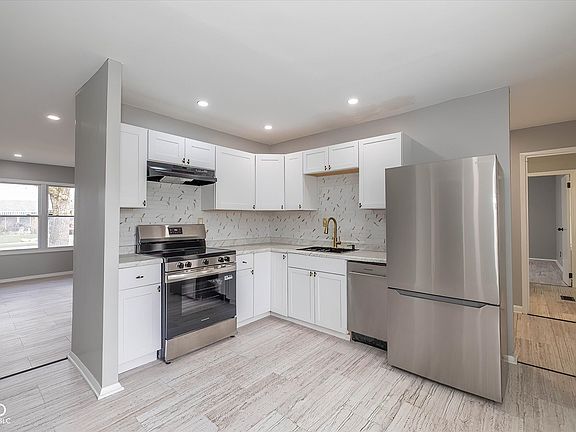 4th image of 8115 Barry Rd