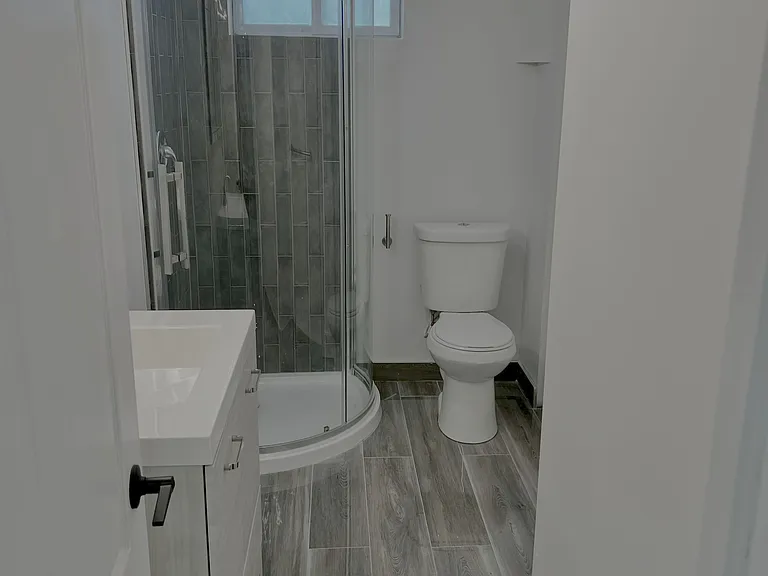 636 Scarlett Rd S #LOWER — Photo 18