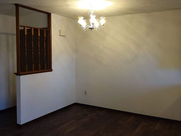 3rd image of 604 Boxwood Dr #2