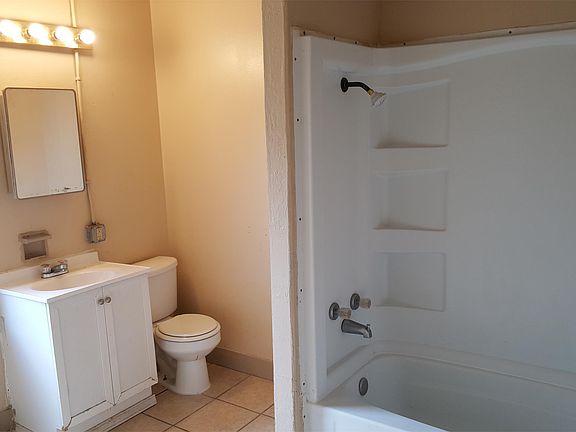 5th image of 1303 S Lincoln St APT B
