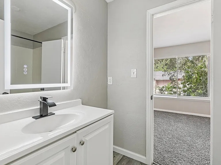 Winford Place Apartments — Photo 40