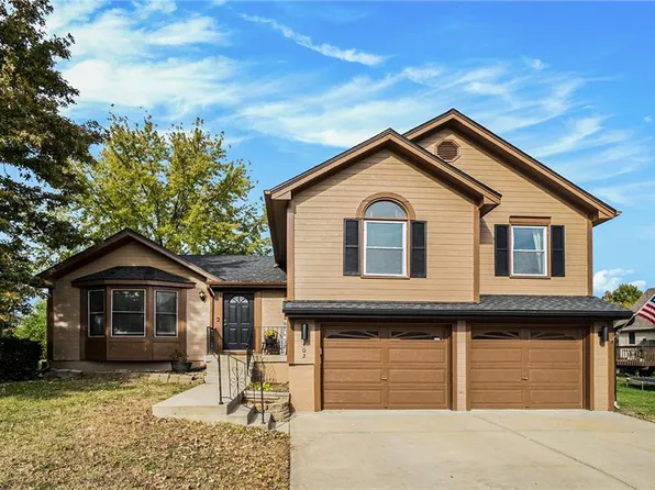 402 W 10th St, Kearney, MO 64060
