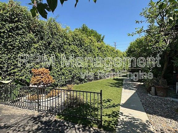 4th image of 17620 Burbank Blvd #1