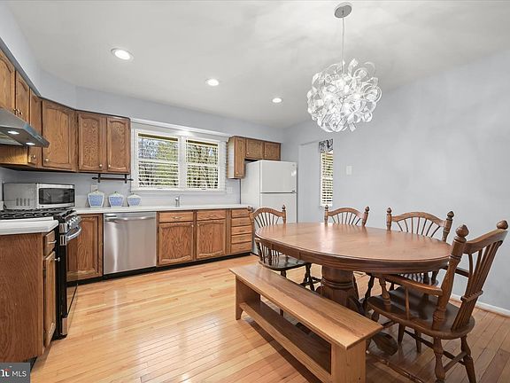 3rd image of 3912 Jumpers Hill Ln