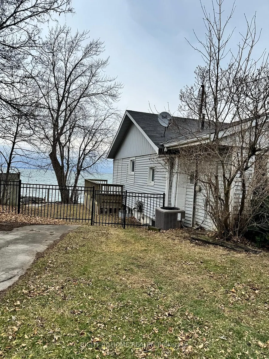 Building Photo - 18 1/2 Lakeshore Dr