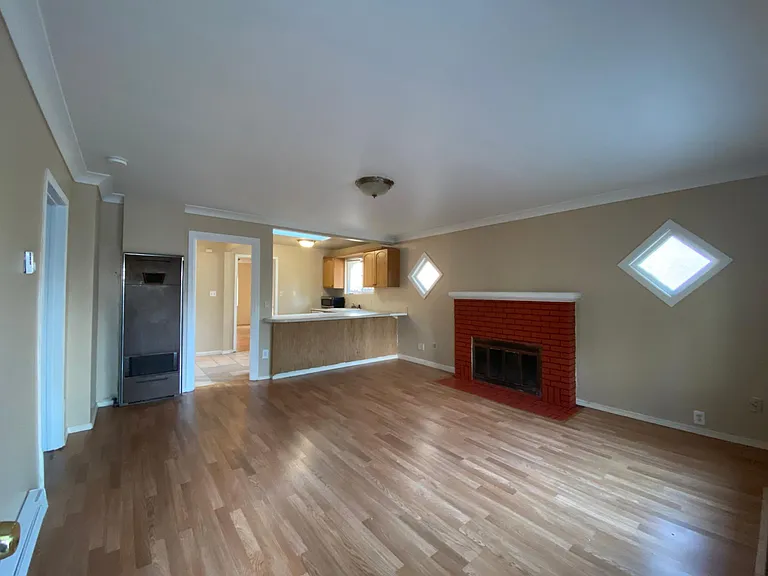 5229 17th Ave NE — Photo 3
