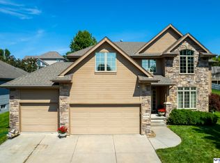 10208 Edna St, La Vista, NE 68128