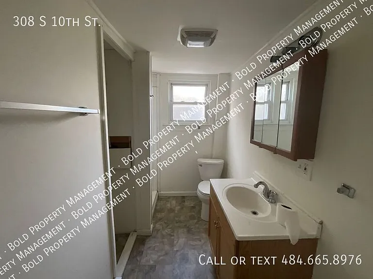 308 S 10th St — Photo 10