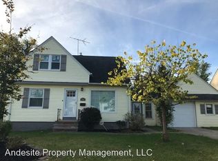 20904 Franklin Rd, Maple Heights, OH 44137