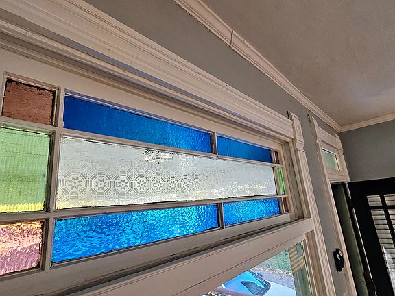 5th image of 325 W 1st Ave #1